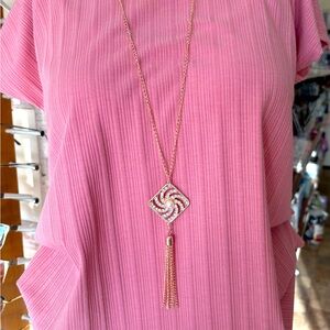 Elegant Gold Pendant Necklace